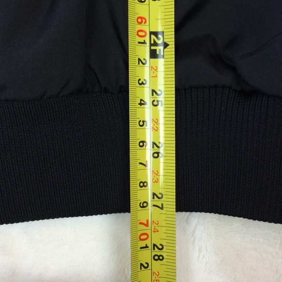 NEWYankees Black Hooded Quilt Overhead Windbreaker - Picture 7 of 8